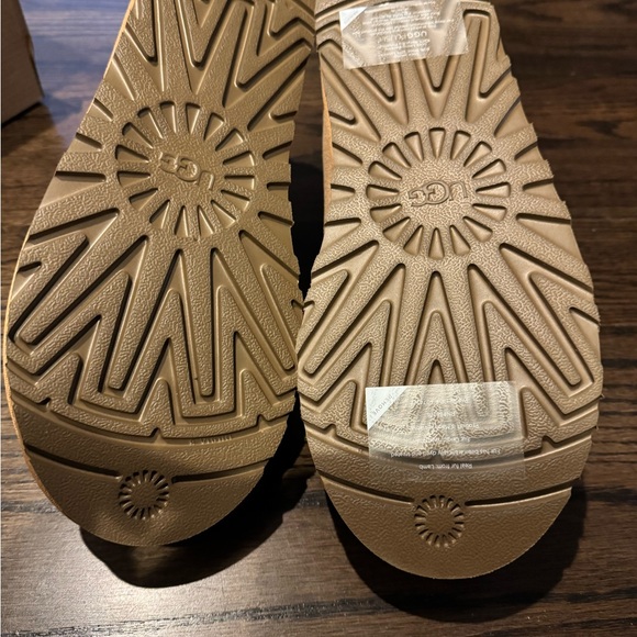 Uggs Tasman brand new in box size 8 - Picture 5 of 6